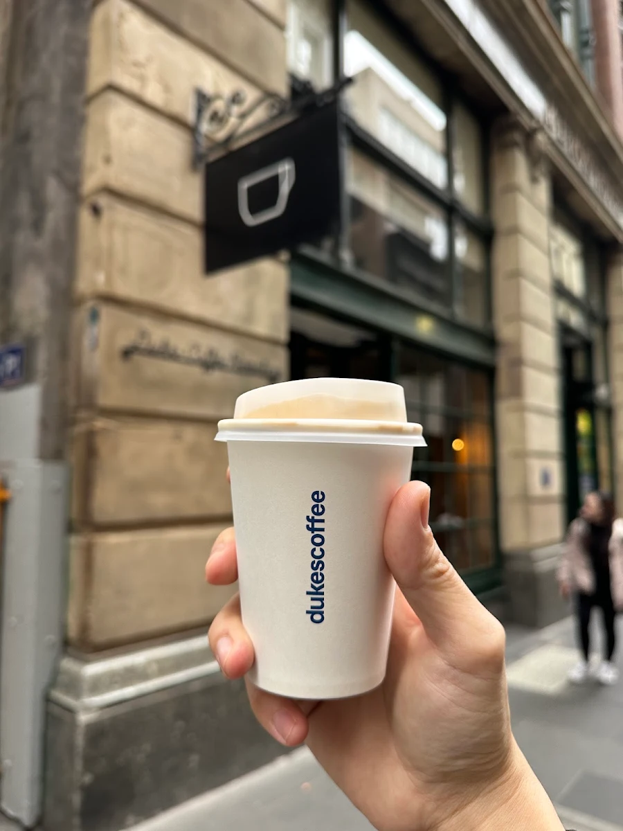 Flat White, Dukes Coffee Roasters