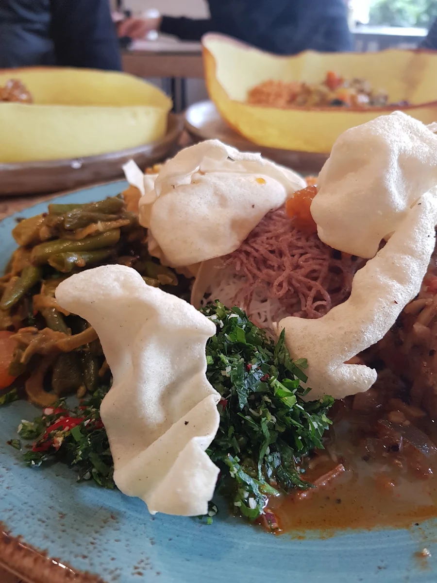 String Hoppers, Lankan Tucker