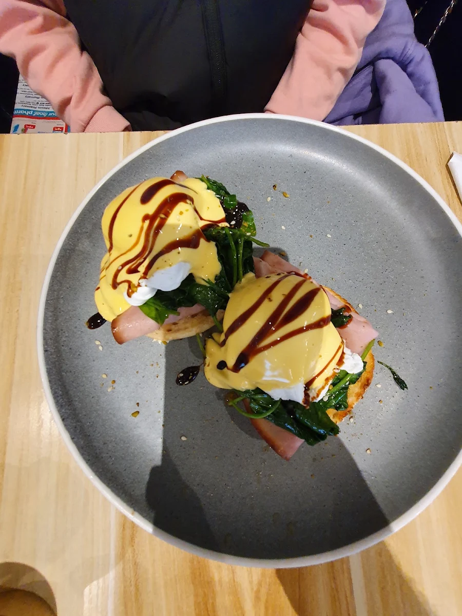 Eggs Benedict, Regretless - Low Carb Pleasure