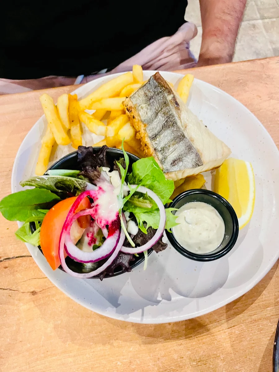 Highlights, Dundee Beach Tavern