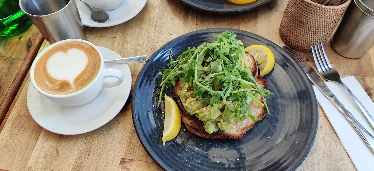 Smashed Avocado, The Hideout cafe / shakshuka barbyron bay