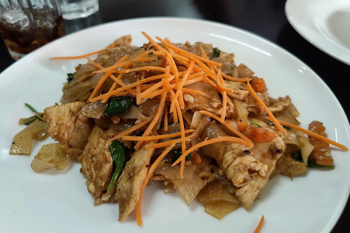 Pad See EW Chicken