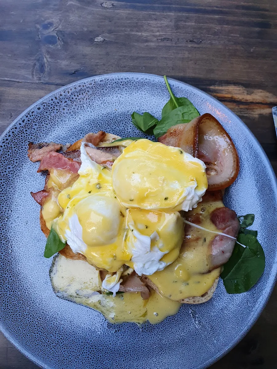 Eggs Benedict, Rafter & Rose