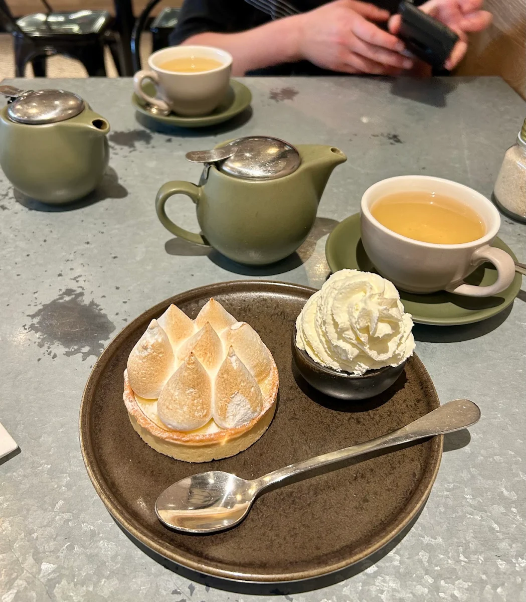 Lemon and Ginger Tea with Lemon Meringue Tart and Cream