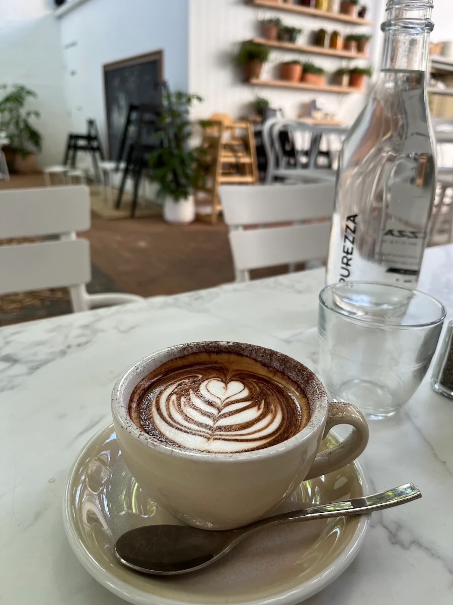 Cappuccino, Dirty Red Rozelle