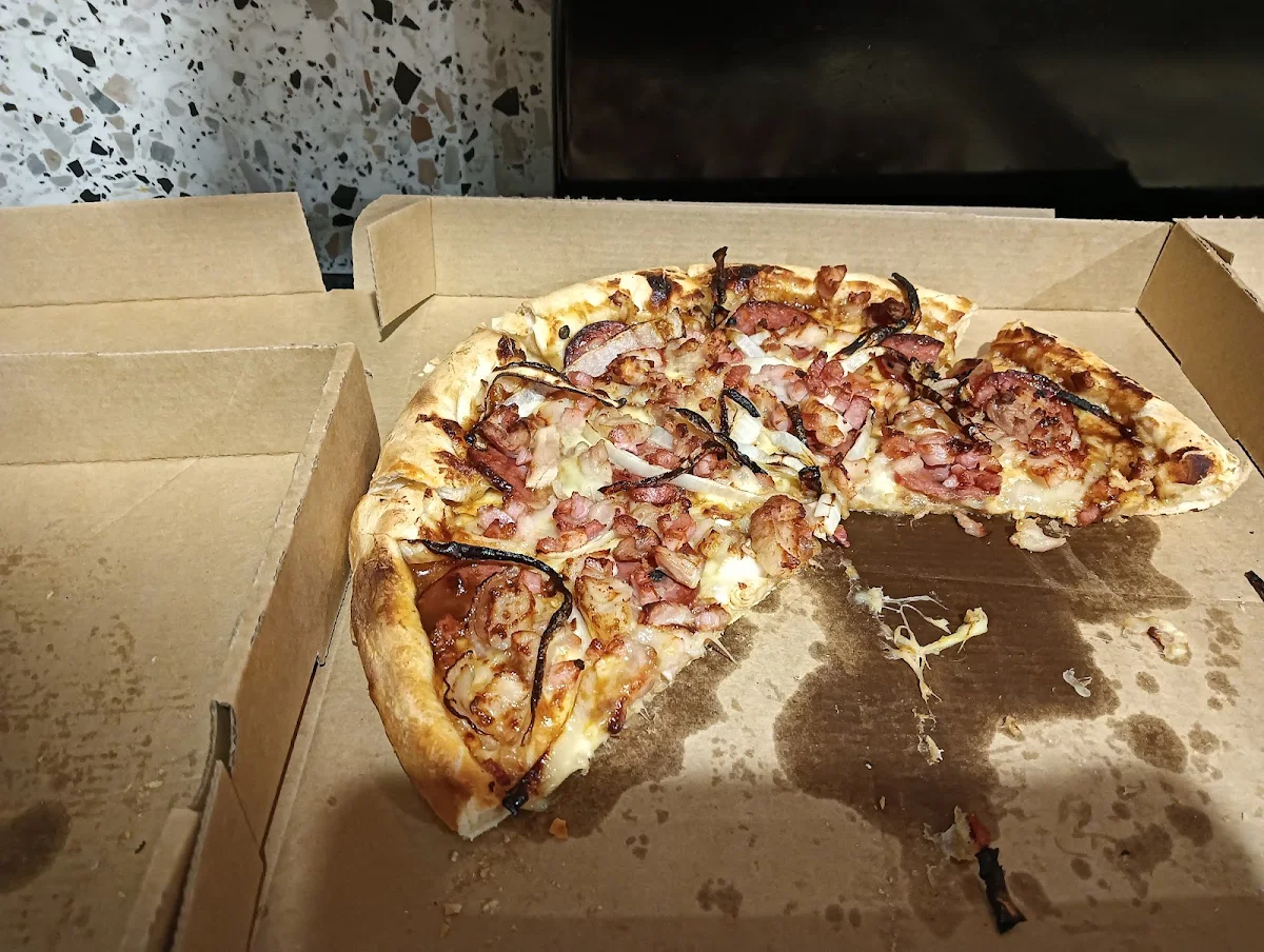 Highlights, Pizza 82 Sandstone Point