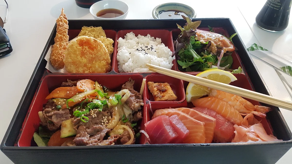 Sushi & Sashimi Bento