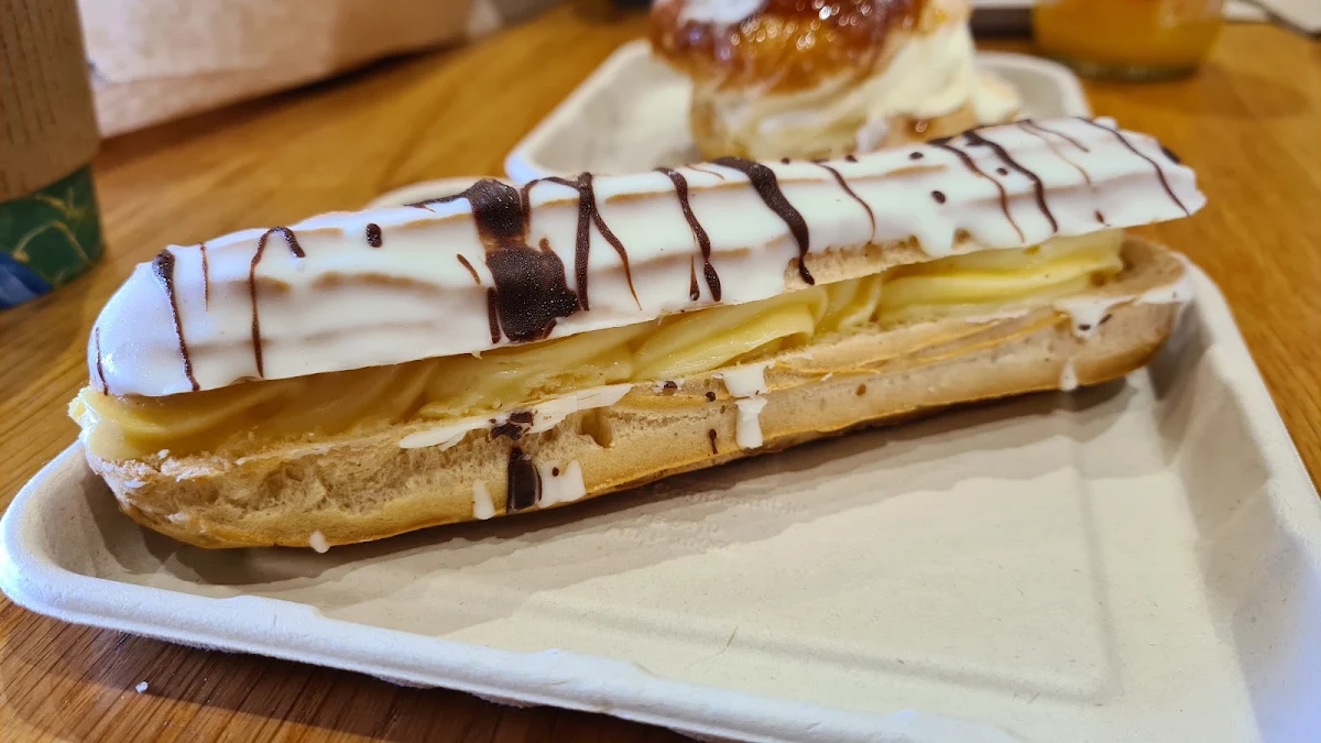 Custard Eclair