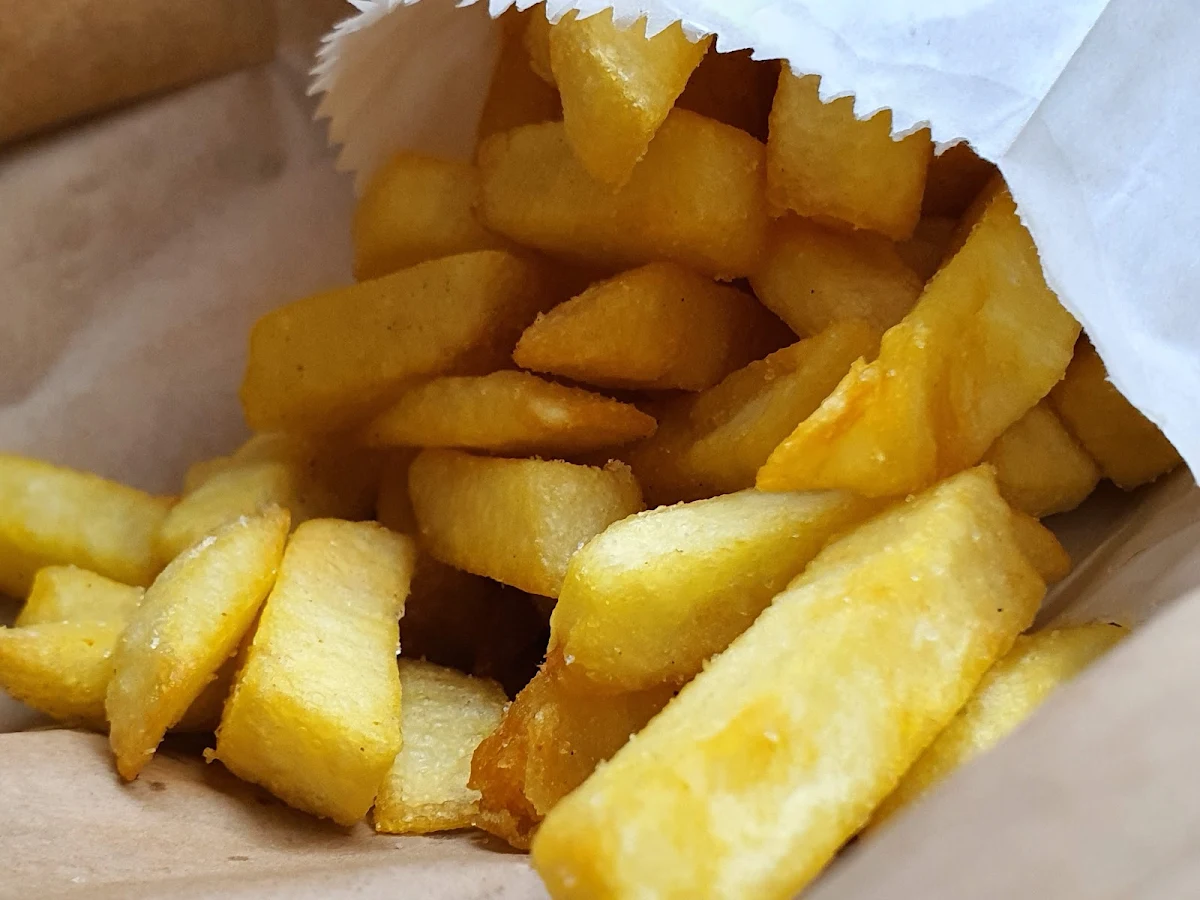 Medium Chips, Golden Chicken And Seafood