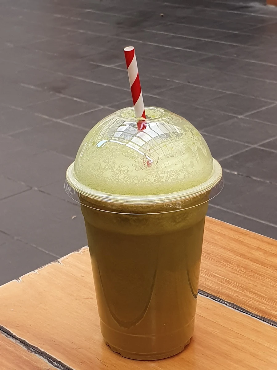 Freshly Squeezed Apple and Ginger Juice