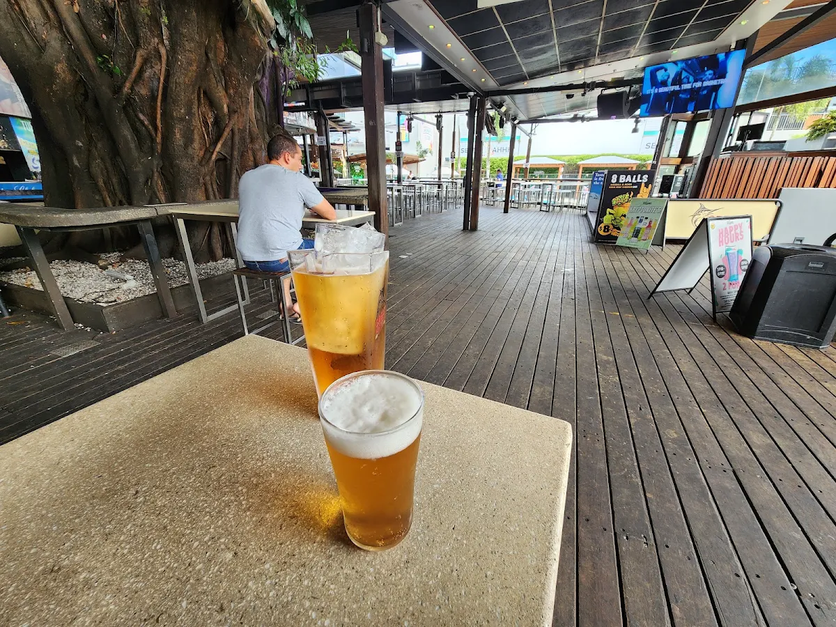 Highlights, Gilligan's Hotel & Resort