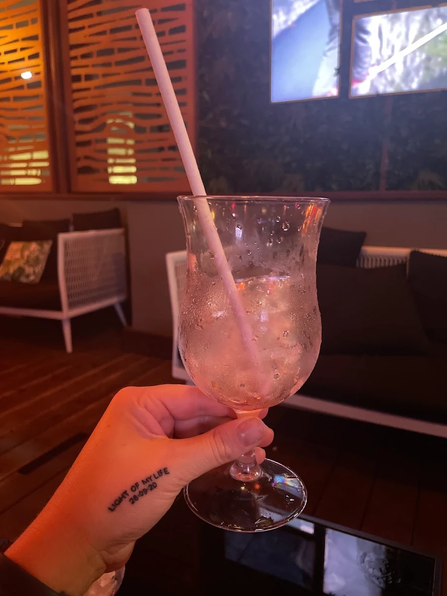 Highlights, Gilligan's Hotel & Resort
