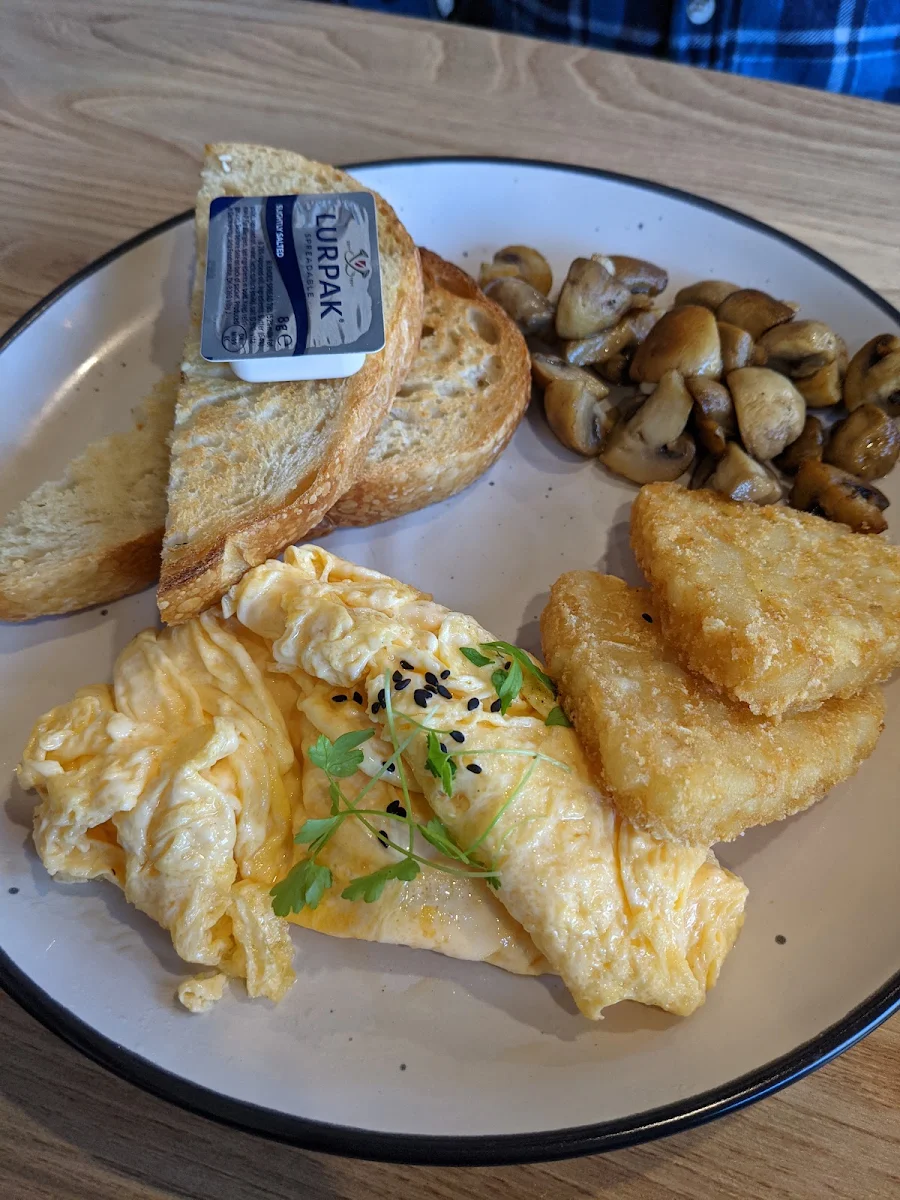 Scrambled Eggs Hash Brown & Toast
