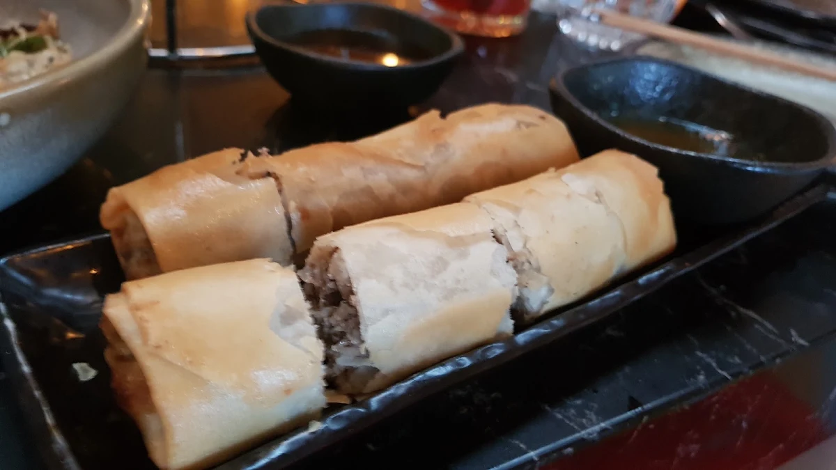 Spring Roll, Hello Auntie