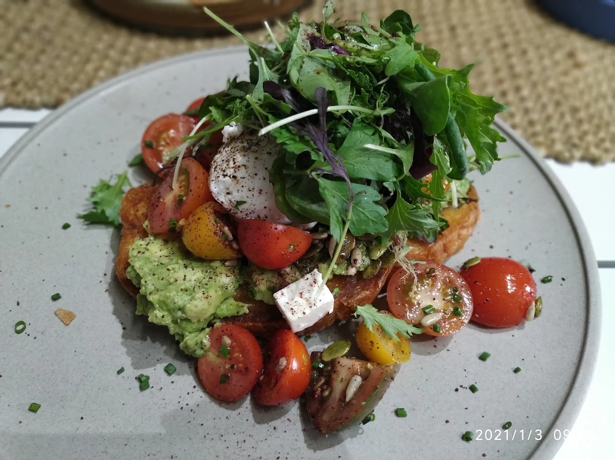 Smashed Avocado Poached Eggs