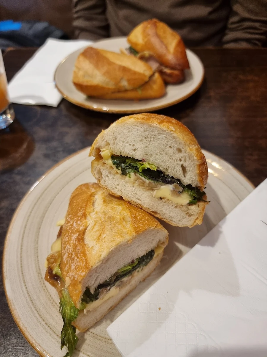 Highlights, Taylor Blend cafe