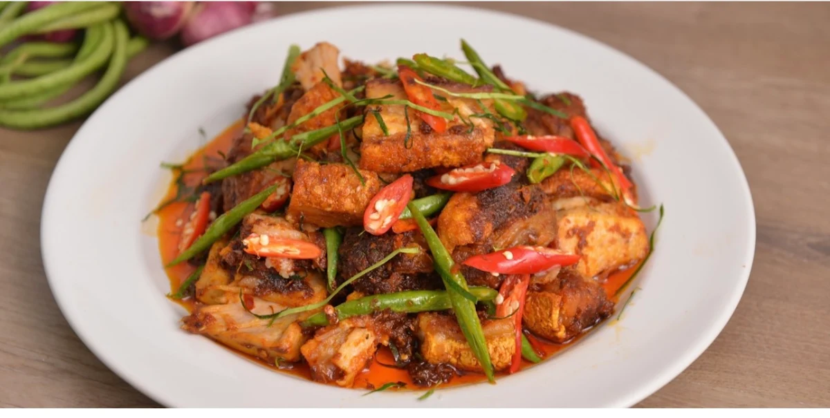 Spicy Chilli Sauce Pad Ped with Vegetables