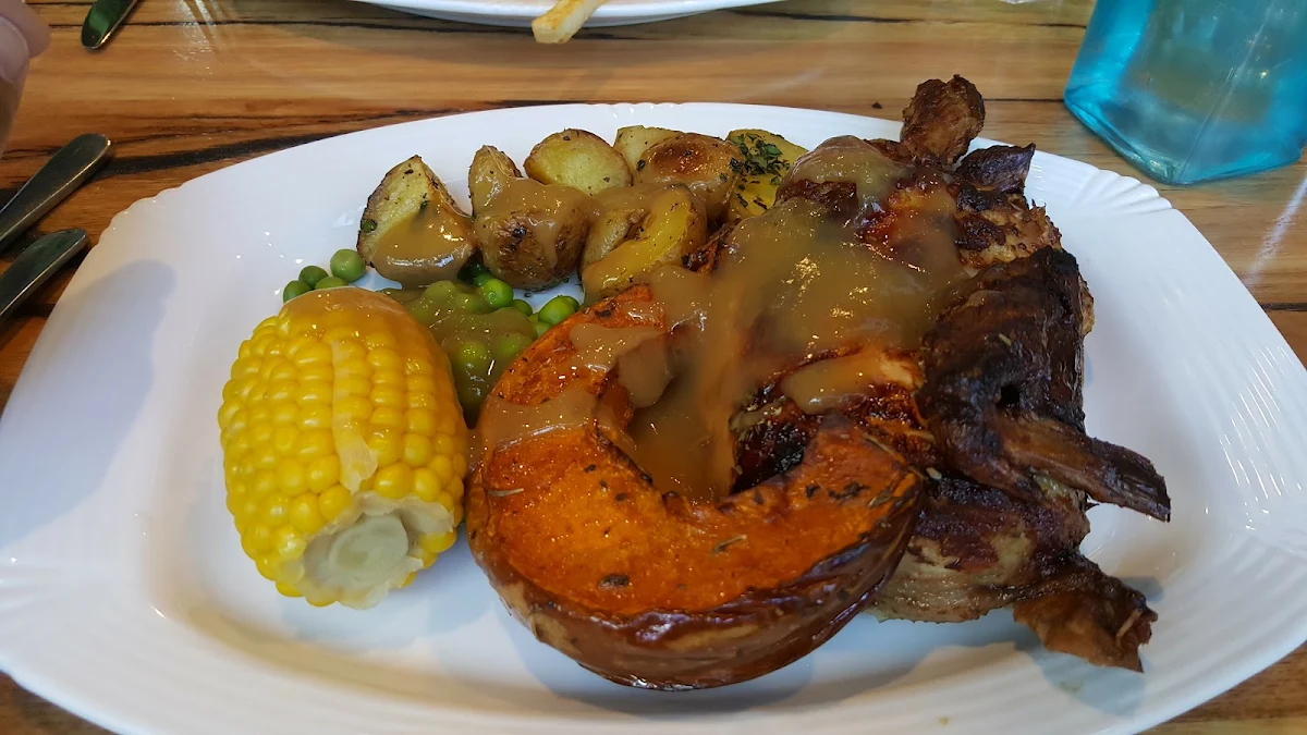 Highlights, Le Chix Restaurant Cafe