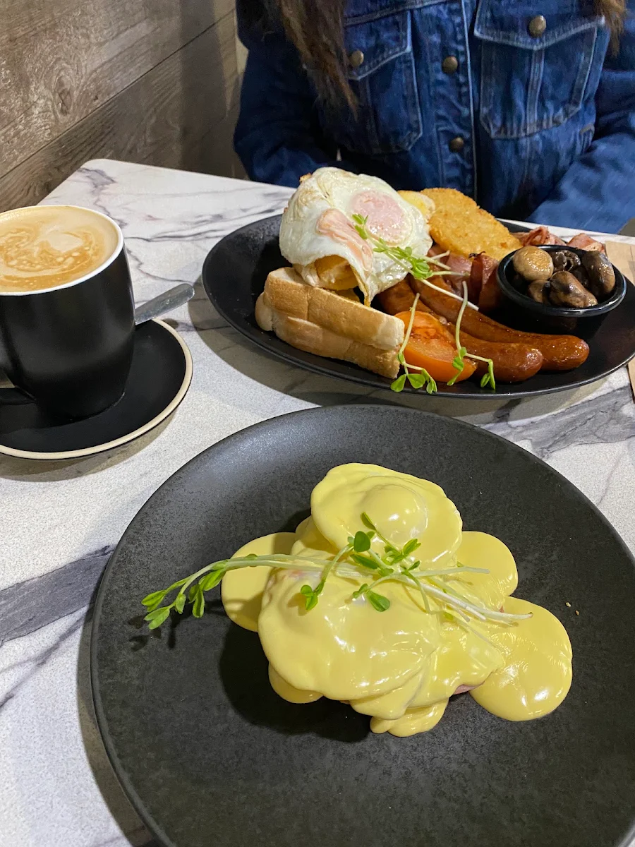 Highlights, Rose Garden Coffee Place