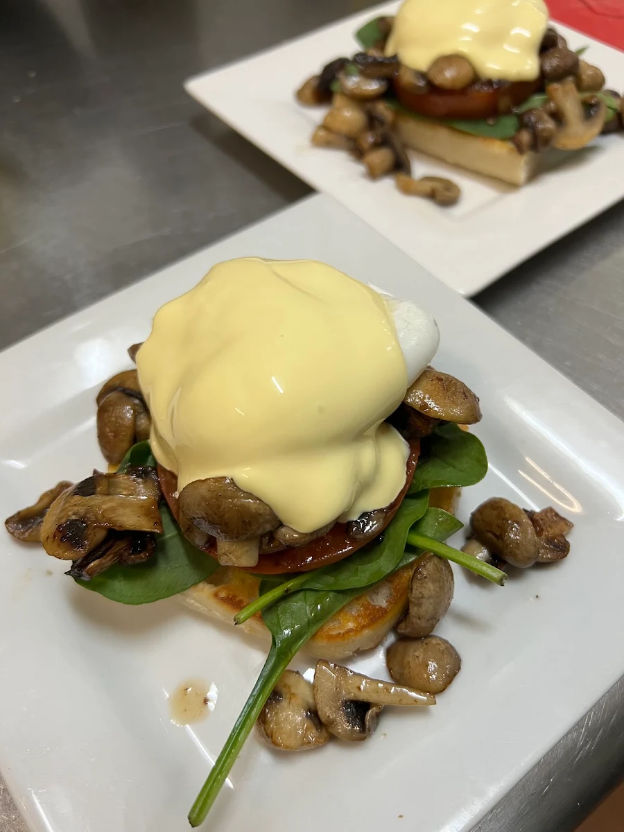 Highlights, Cheryl-Lyn's Cafe