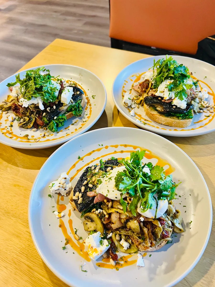 Highlights, Golden Moment Cafe & Restaurant