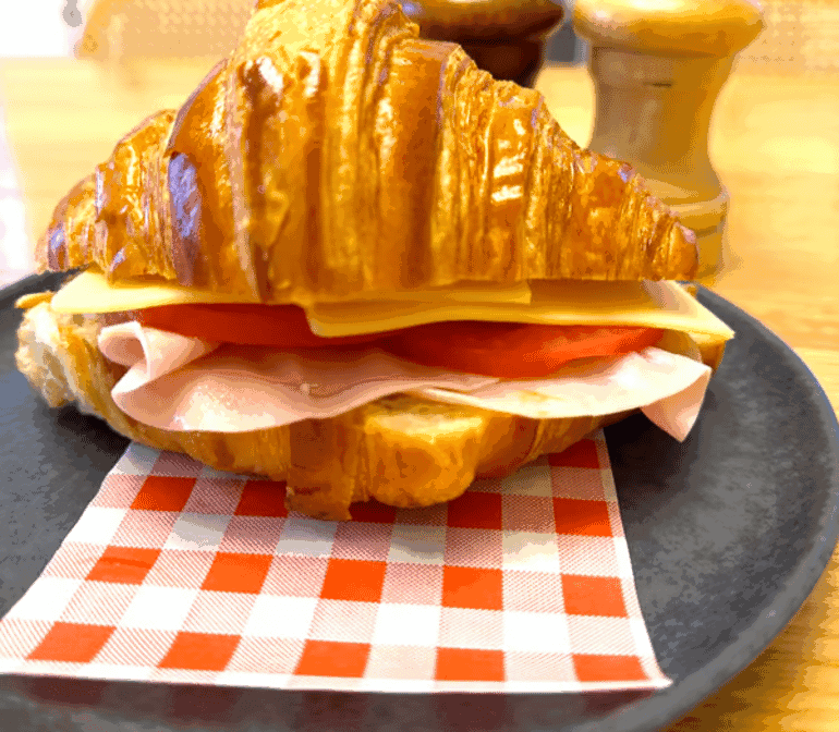 Highlights, Pippa's Cafe