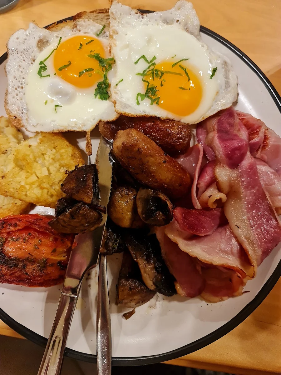 Continental Breakfast, Riviera Bar & Grill
