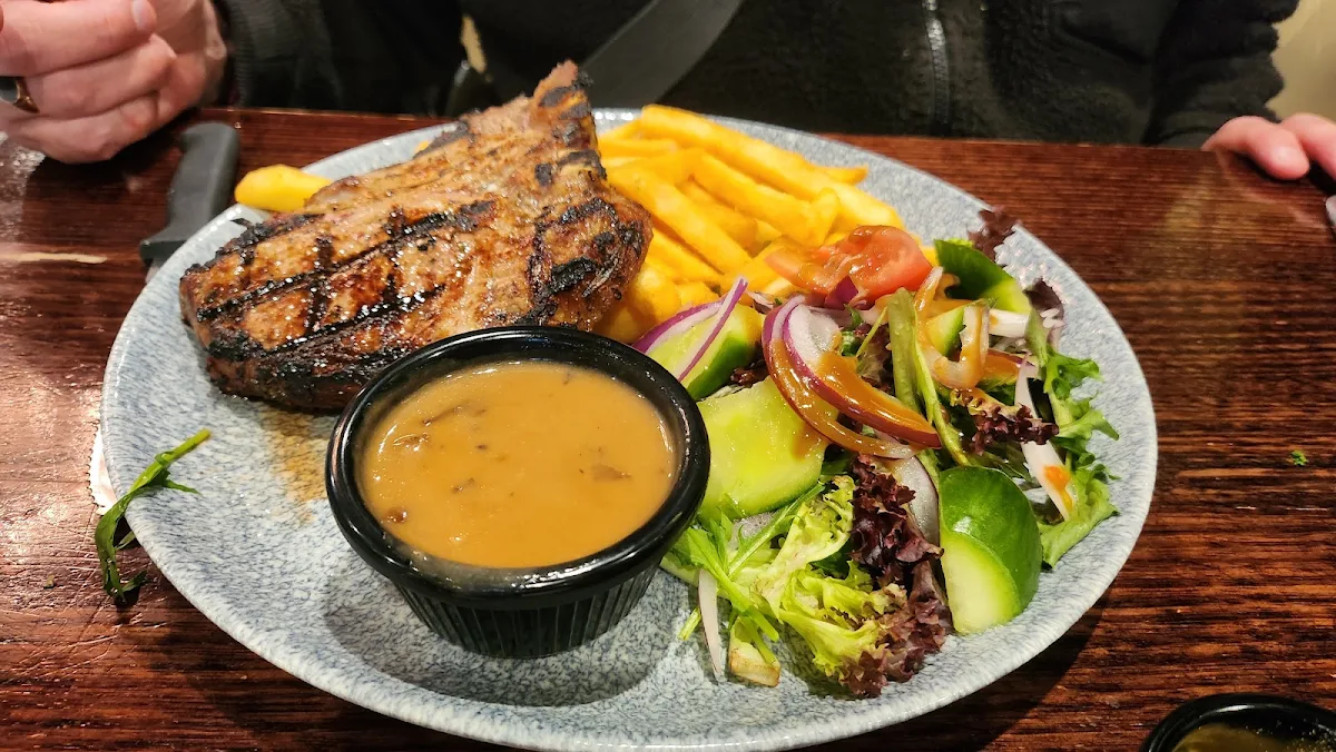 T-Bone, Tourist Hotel