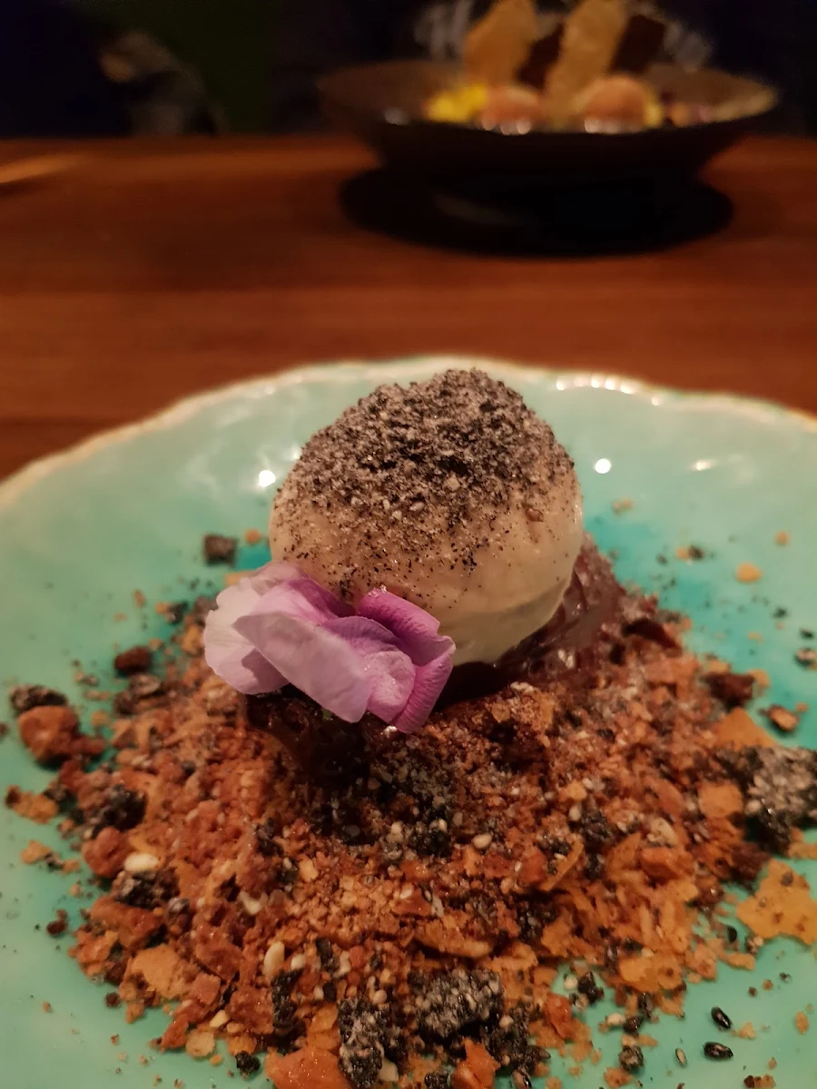 Service, Saké Restaurant & Bar Hamer Hall