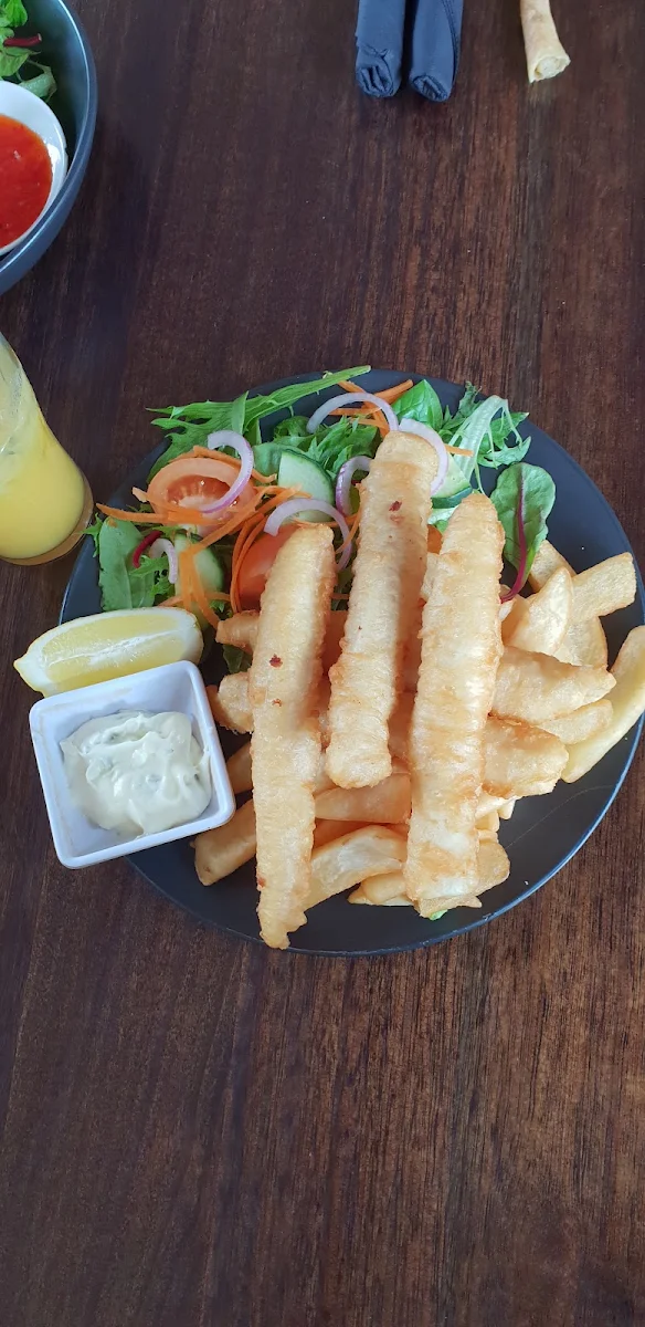 Flathead Tails, Briagolong Hotel