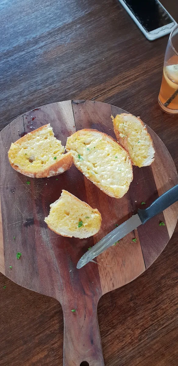 Garlic Bread, Briagolong Hotel