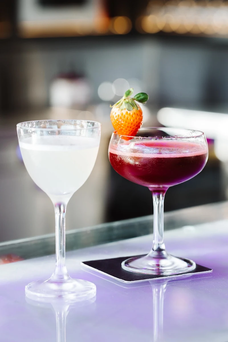 Highlights, Skye Bar & Lounge