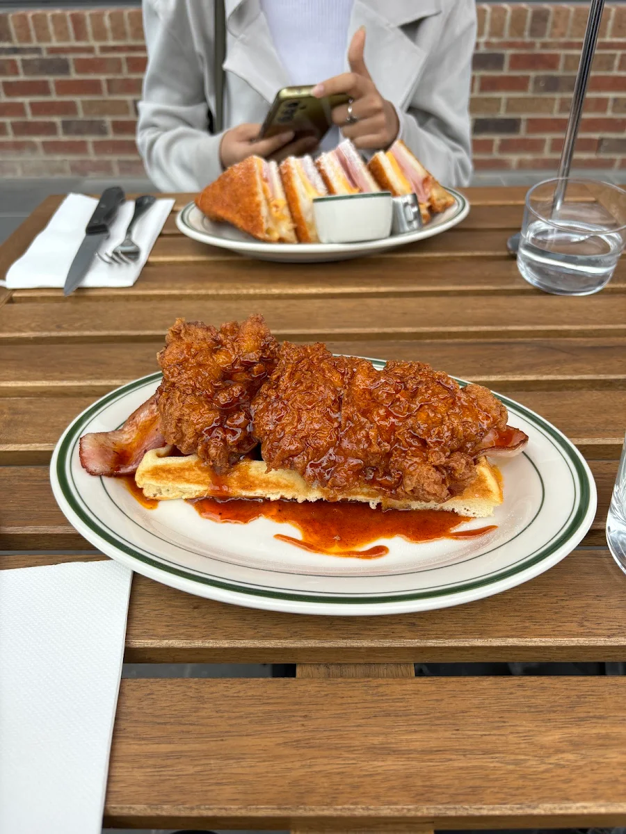 Chicken& Waffle