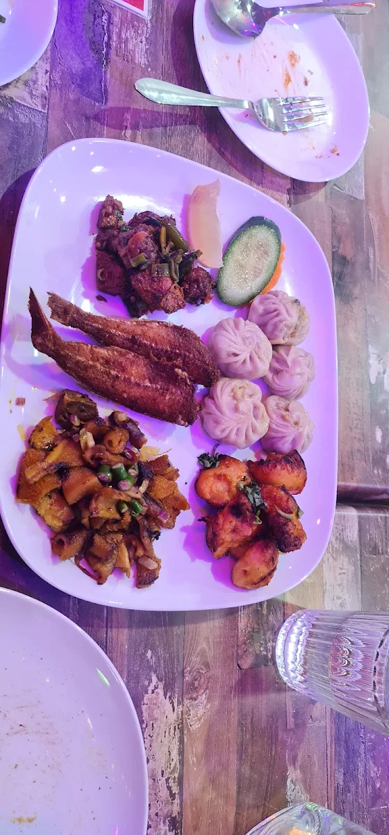 Taas Set, Lahana Restaurant and Bar