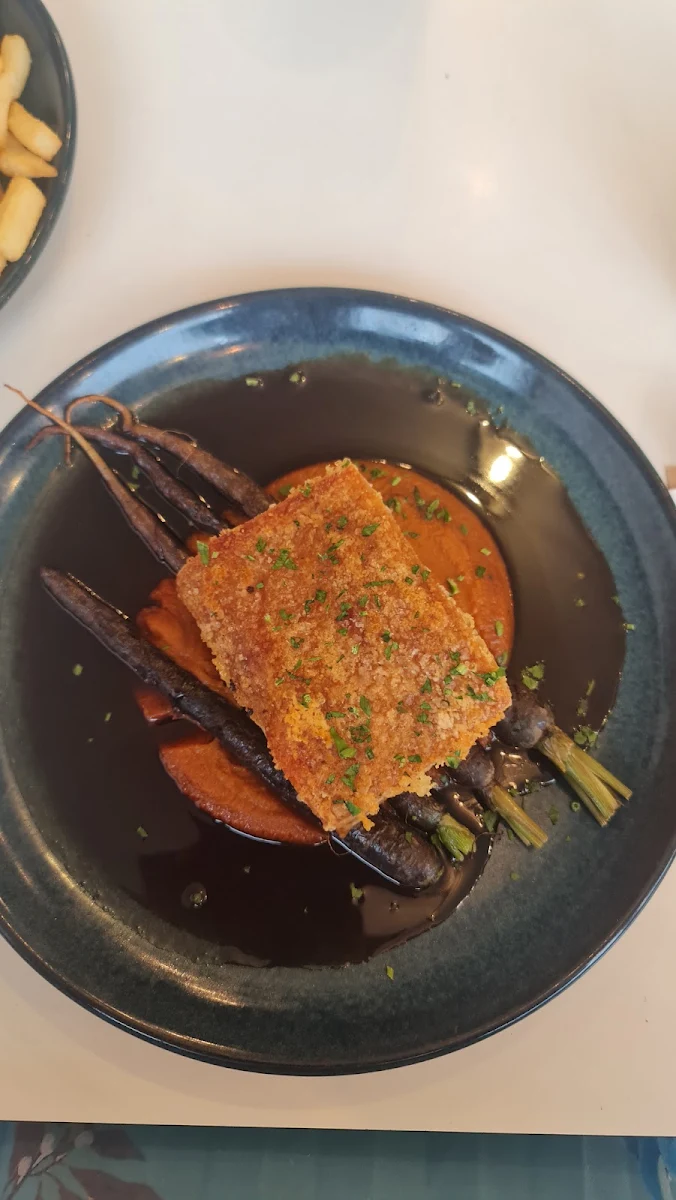 Highlights, Edgeworth Tavern
