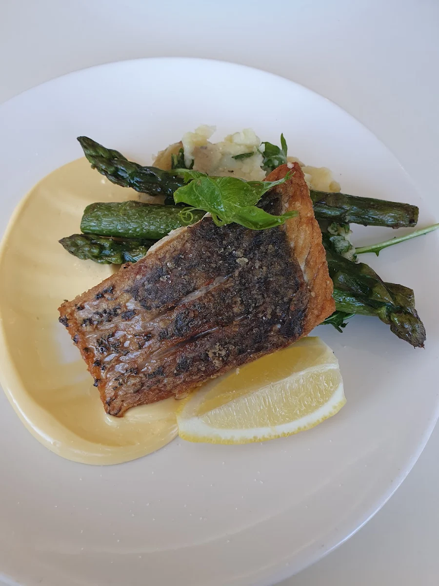 Highlights, Edgeworth Tavern