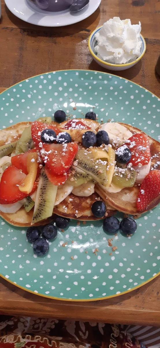 Pancakes with Fresh Seasonal Fruit