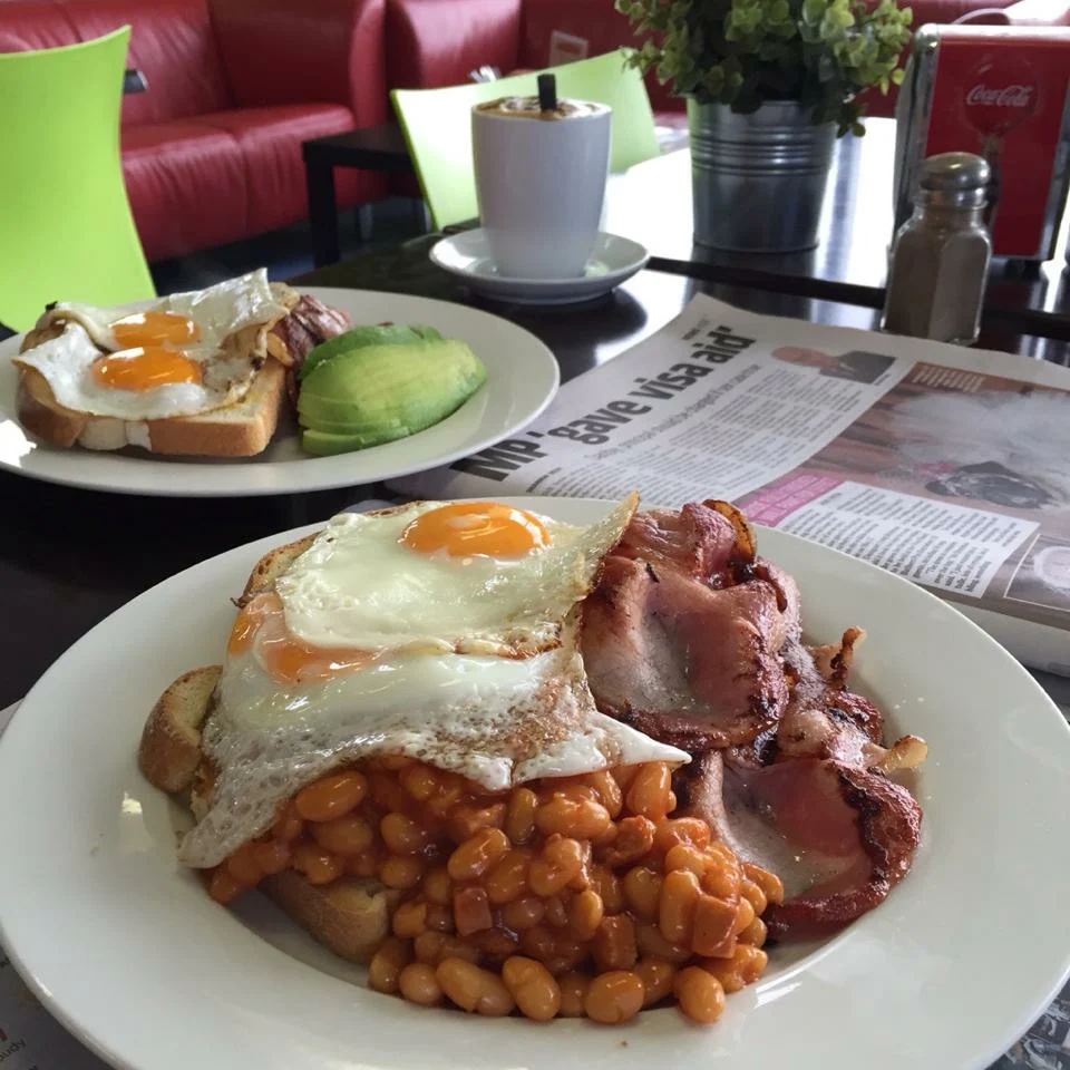Highlights, Colonial Cafe