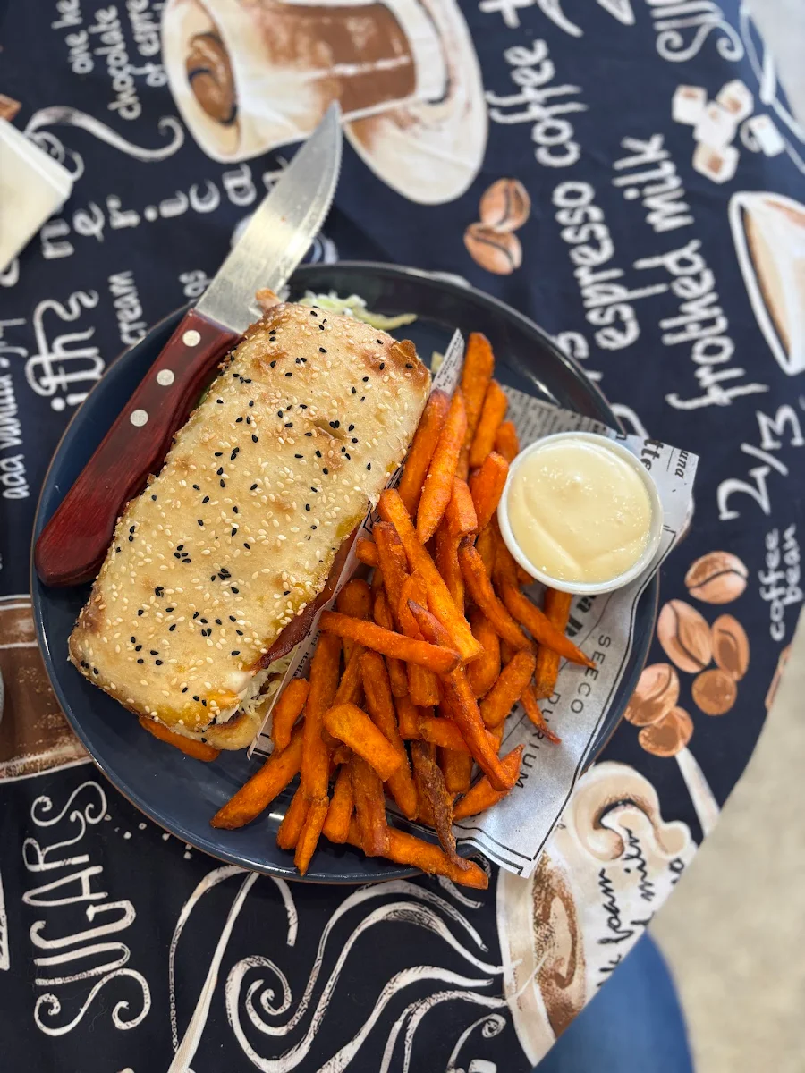 Highlights, Lisa's Willow Tree Cafe