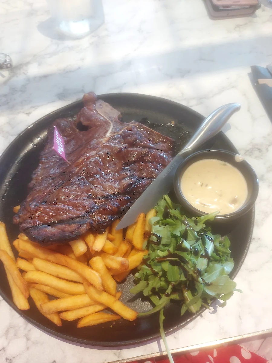 T-Bone, RASHAYS - Strathpine