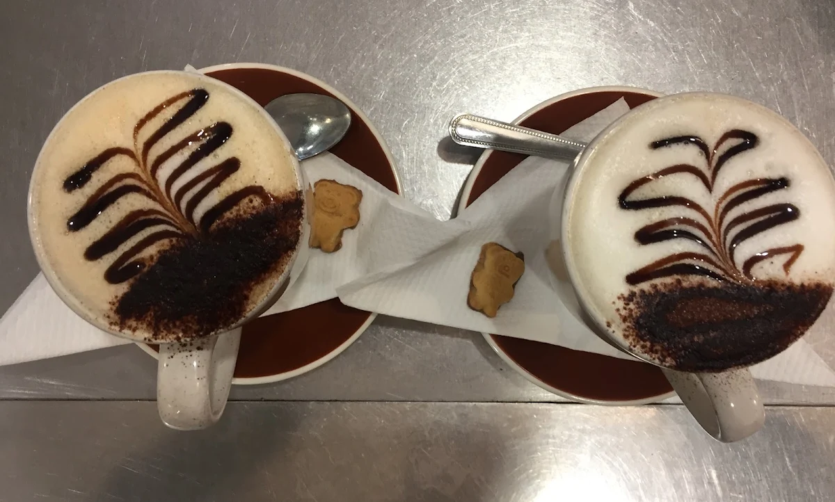 Highlights, Lucie's Cafe