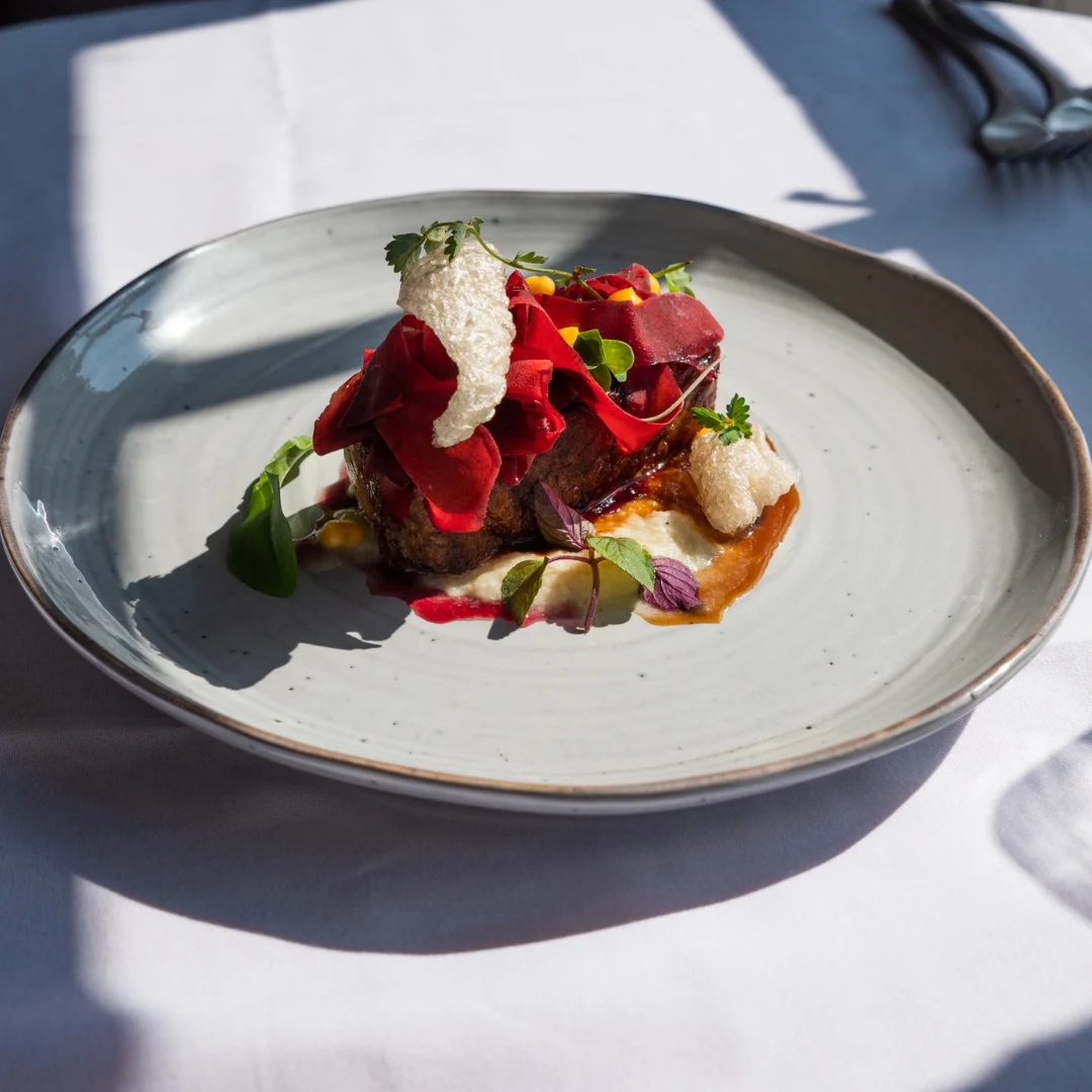 Highlights, Harvest Restaurant
