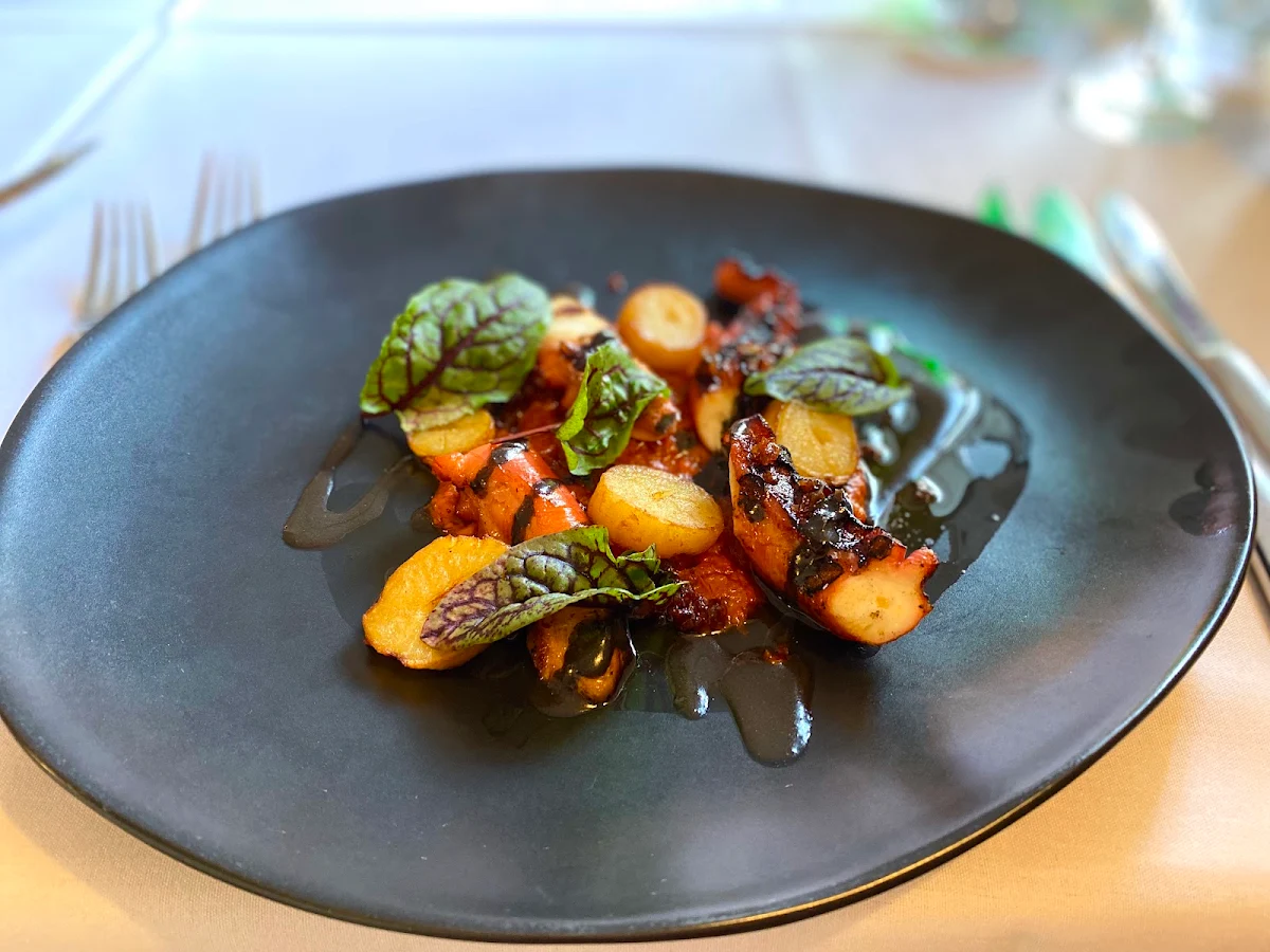Highlights, Harvest Restaurant