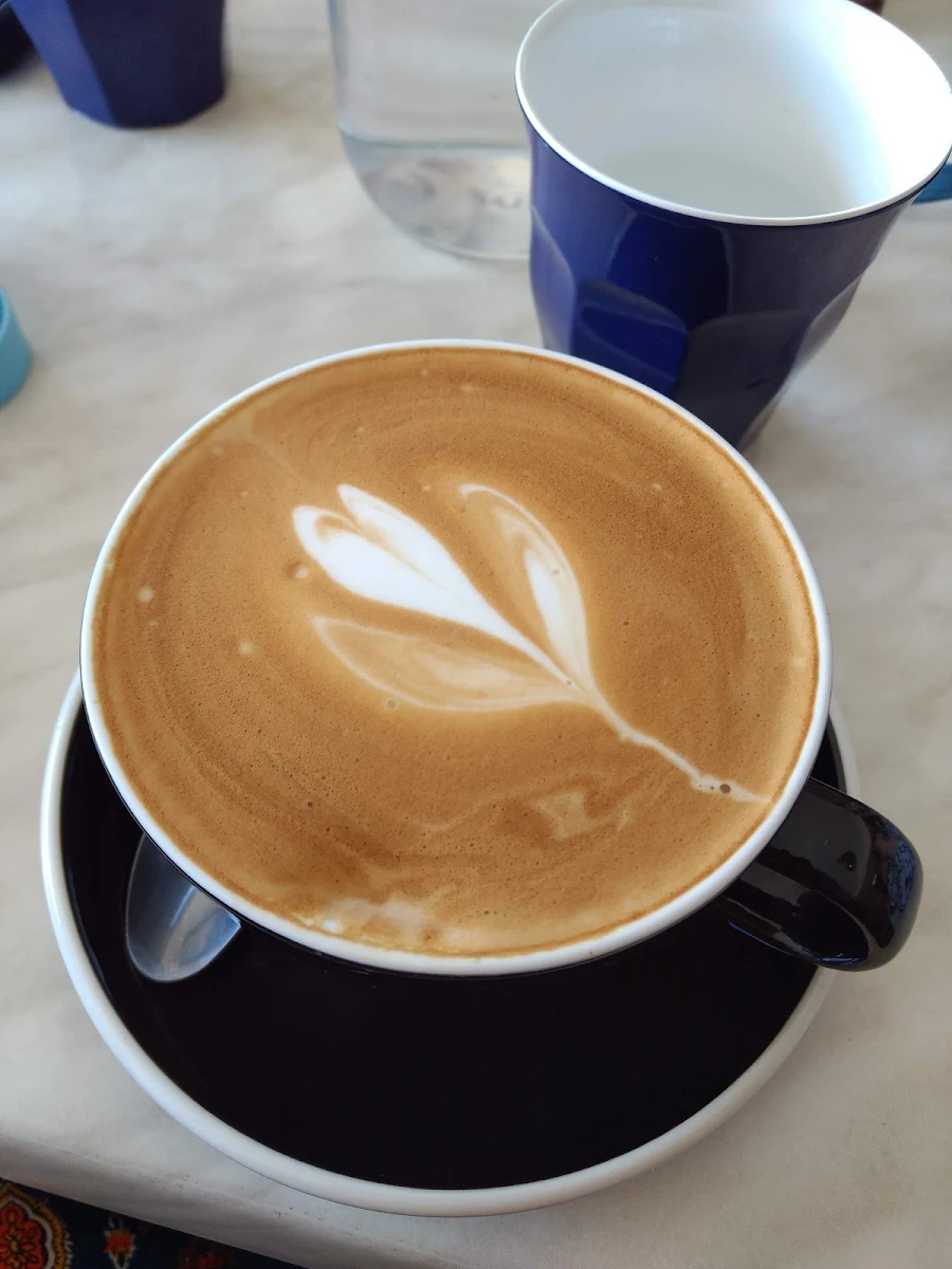 Flat White, Kiss & Drop