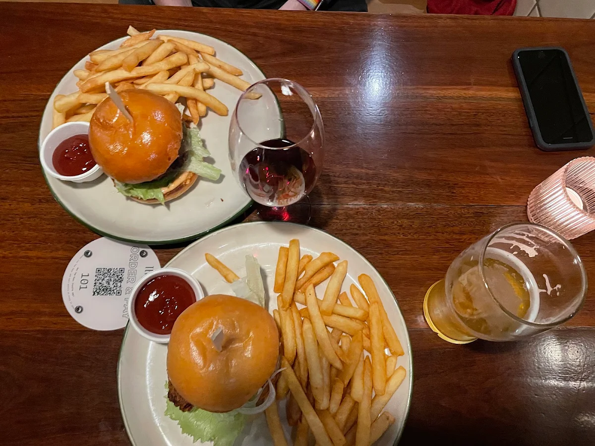 Cheeseburger, Terminus Hotel