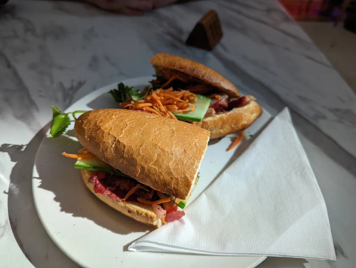 Highlights, DC's Café