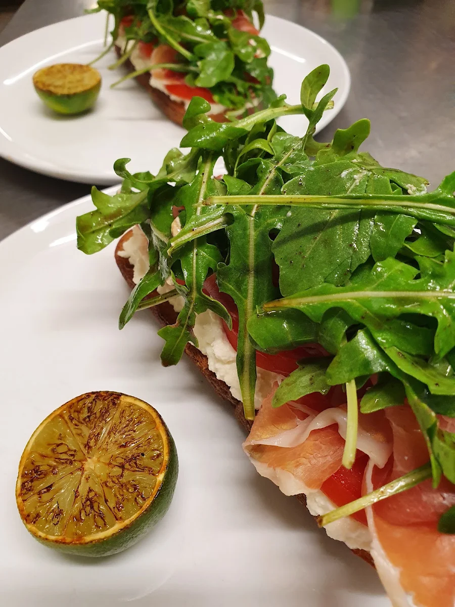 Salvarore, Cafe Clyde & Co