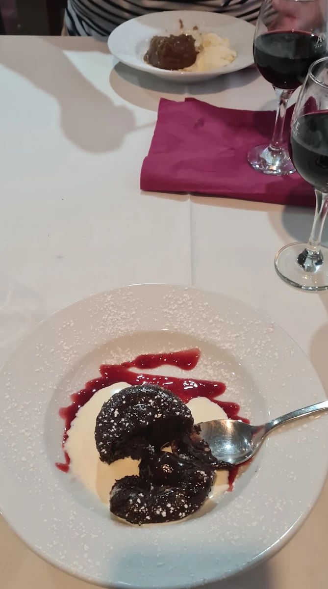 Highlights, Ashley's Restaurant