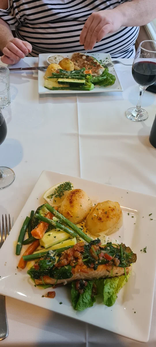 Highlights, Ashley's Restaurant