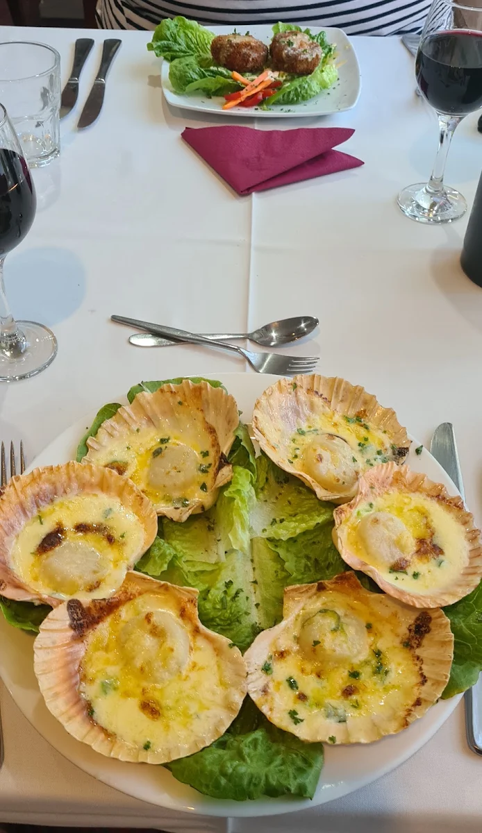 Highlights, Ashley's Restaurant